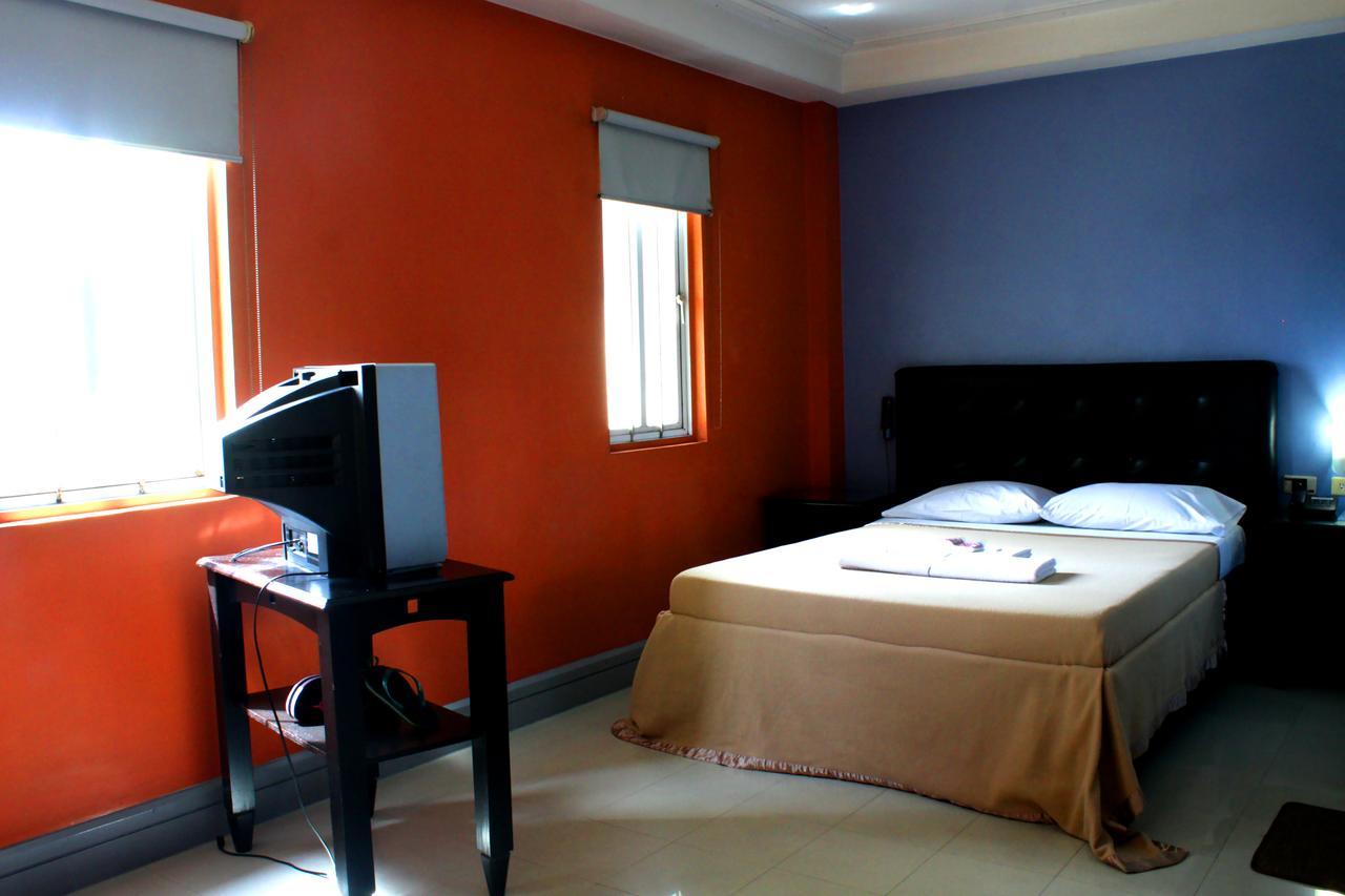 Jardin De Rosal Hotel Pasig City Exterior foto