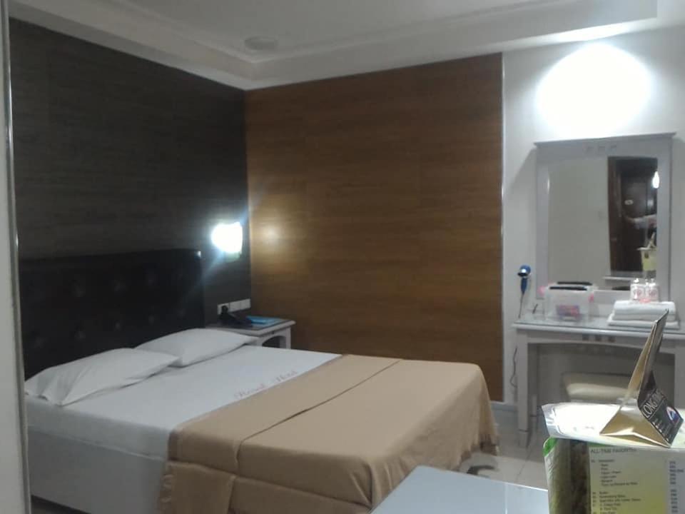 Jardin De Rosal Hotel Pasig City Exterior foto